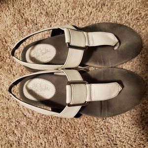 LifeStride Soft System Flex Sandals